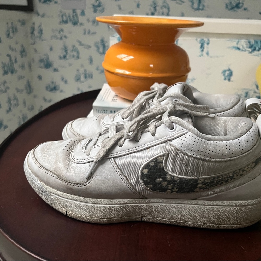 Nike White Classic Sneakers Casual Lifestyle